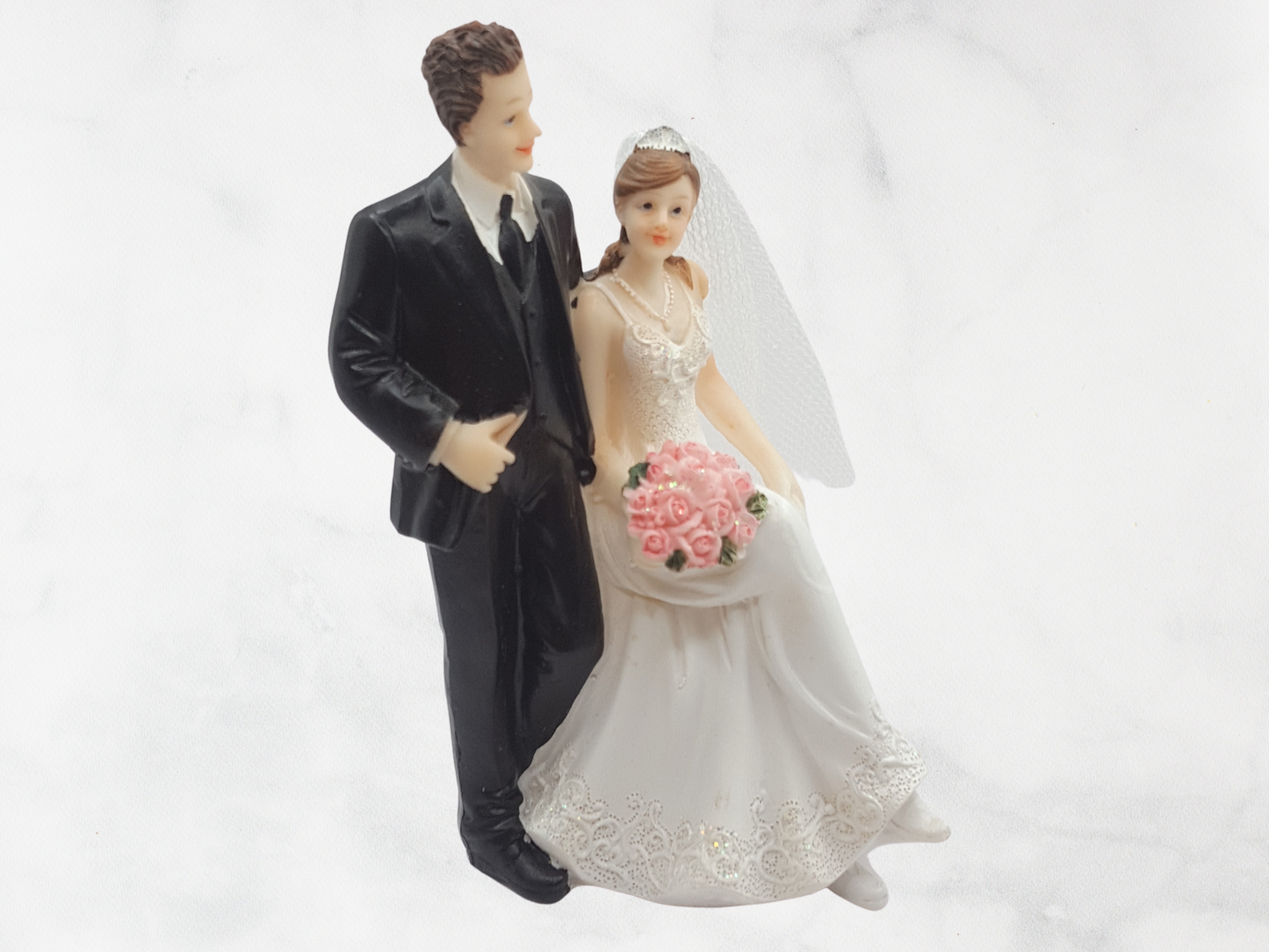 Deko Figur zur Hochzeit | Brautpaar sitzend als Tortenfigur | Geschenkidee Dekofigur als Hochzeitsgeschenk