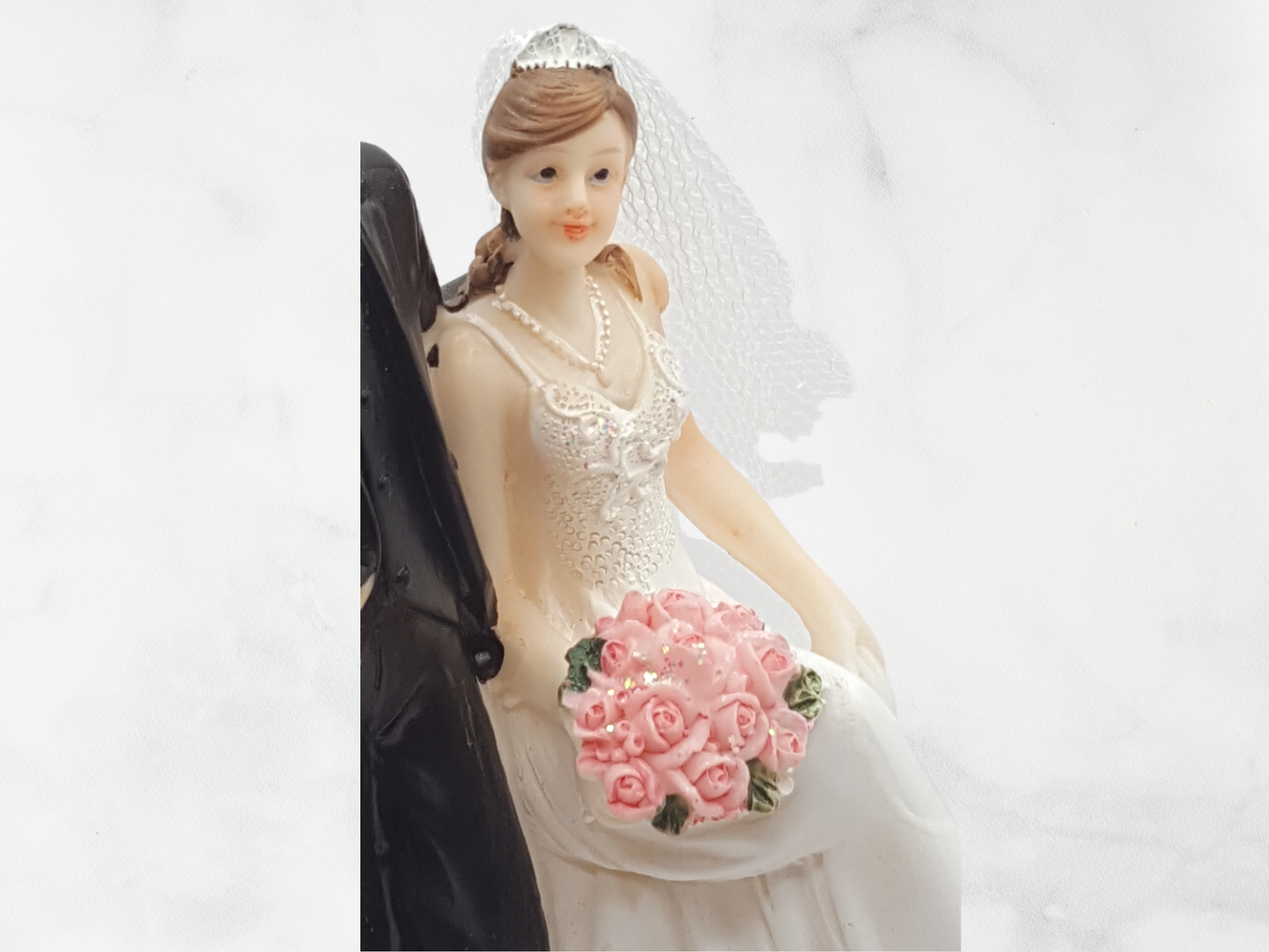 Deko Figur zur Hochzeit | Brautpaar sitzend als Tortenfigur | Geschenkidee Dekofigur als Hochzeitsgeschenk