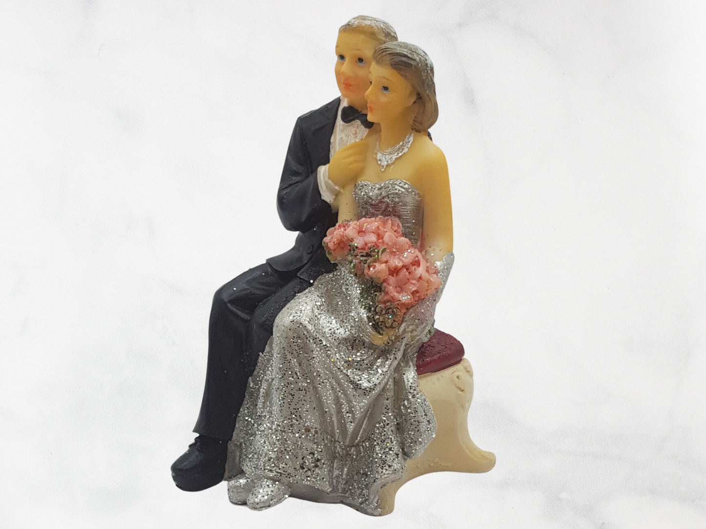 Deko Figur zur Silberhochzeit sitzend