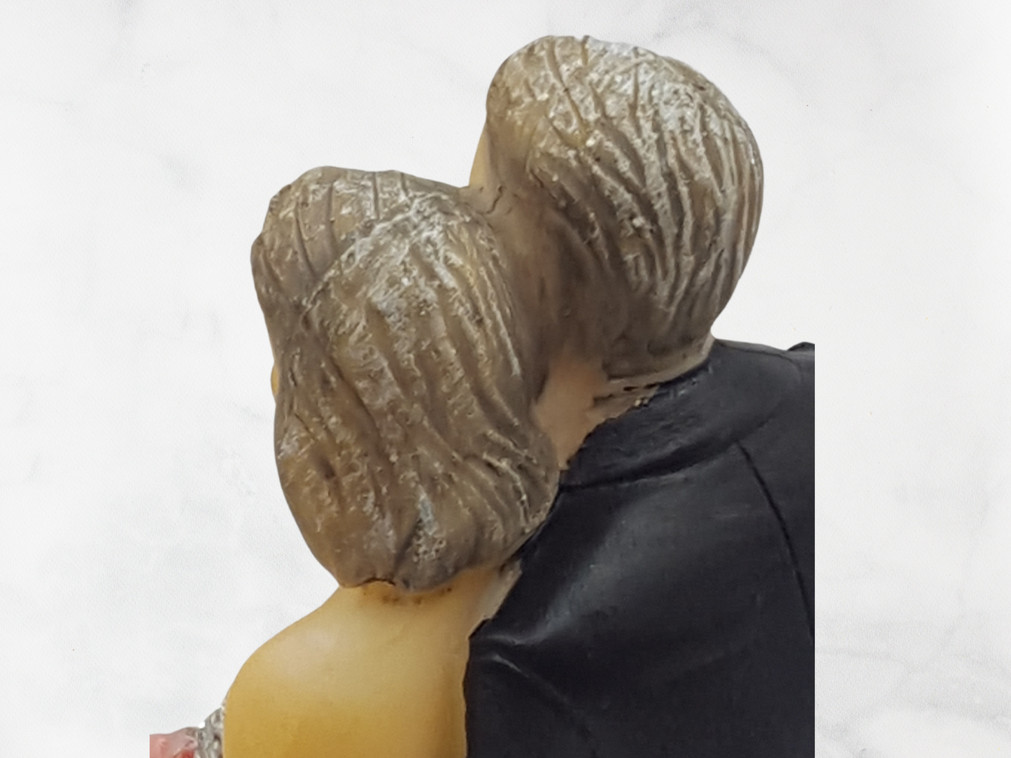 Deko Figur zur Silberhochzeit sitzend