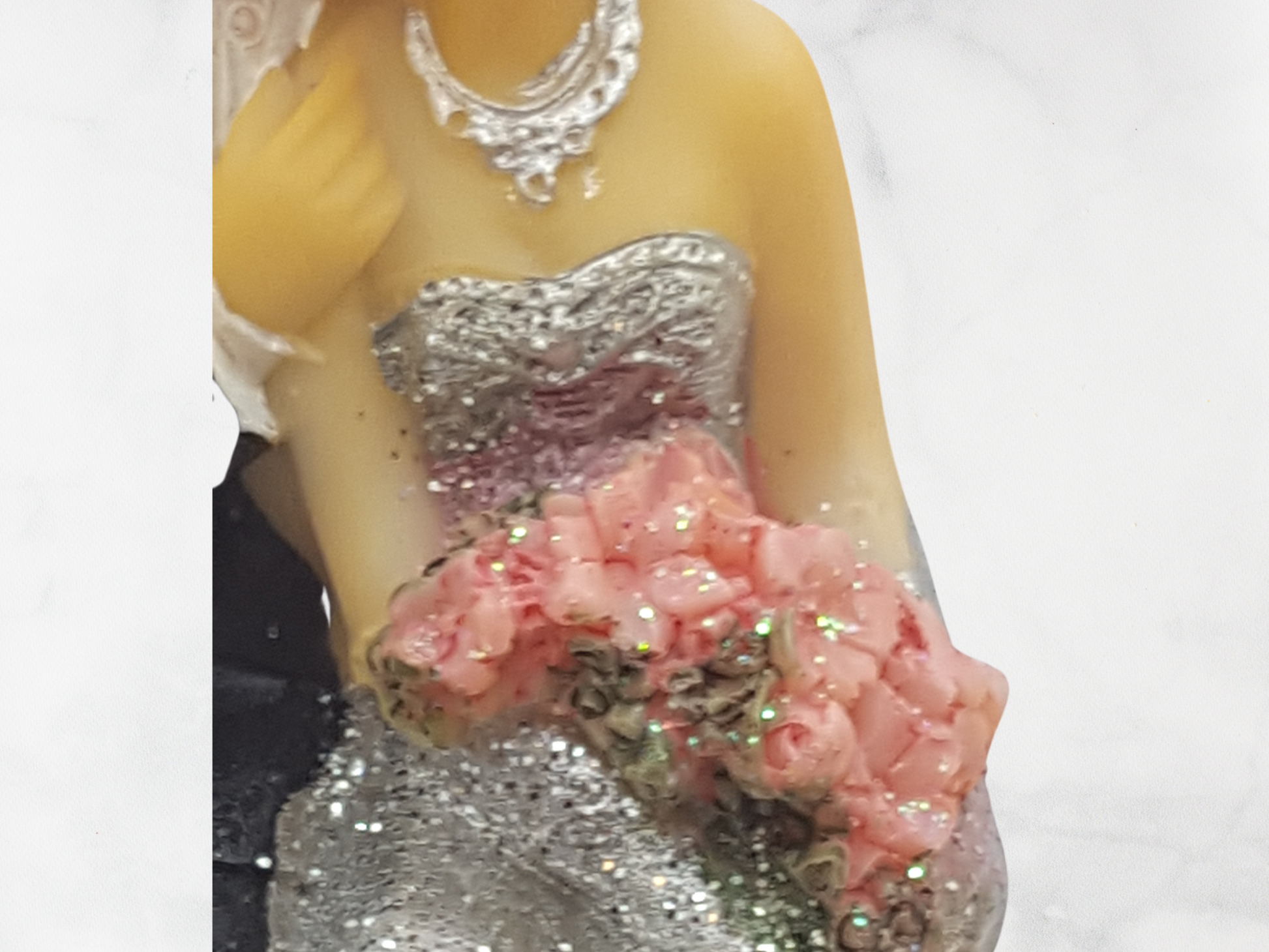 Deko Figur zur Silberhochzeit sitzend